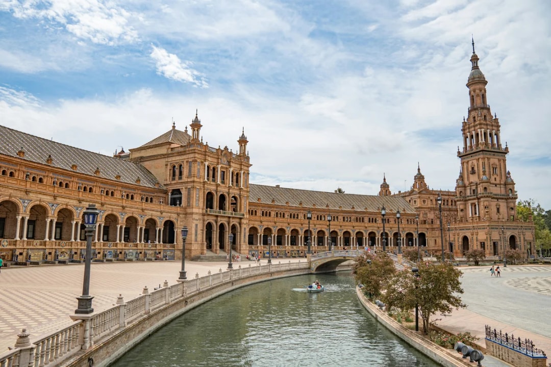 Tax-Free Shopping signs in Spanish stores